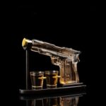 Stiklinis ginklo formos rinkinys su stoveliu ir taurelėmis - Image 3