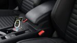 Automobilio salono valymo servetėlės ant sėdynių.