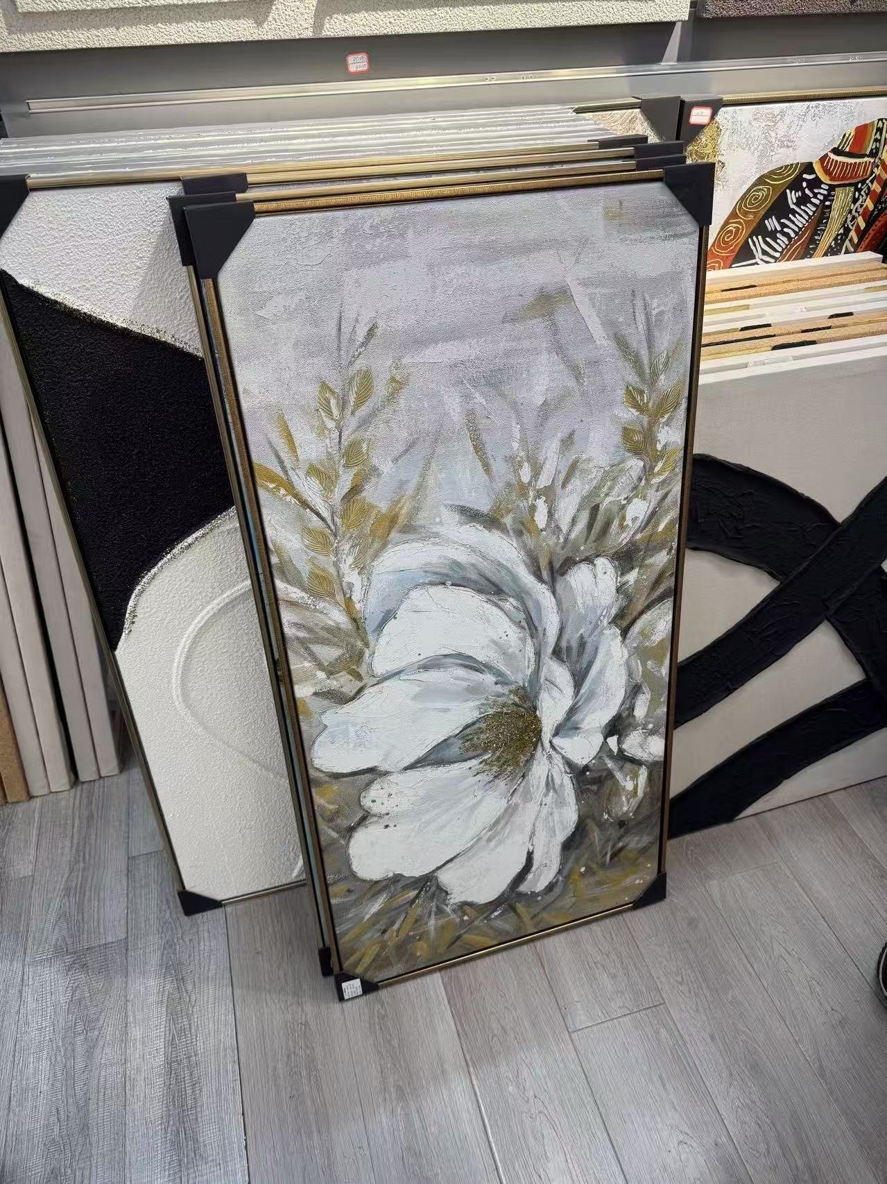 sidabrine-magnolija-elegantiskas-vertikalus-paveikslas-60-120-cm „Sidabrinė magnolija“ elegantiškas vertikalus paveikslas, 60 × 120 cm - Image 1
