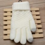 Šiltos žieminės pirštinės su lietimui jautriais pirštais – baltos - Image 2