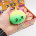 Antistresinis kamuoliukas „Vienaragio bandelė“ (Unicorn Squishy Bun) - Image 2