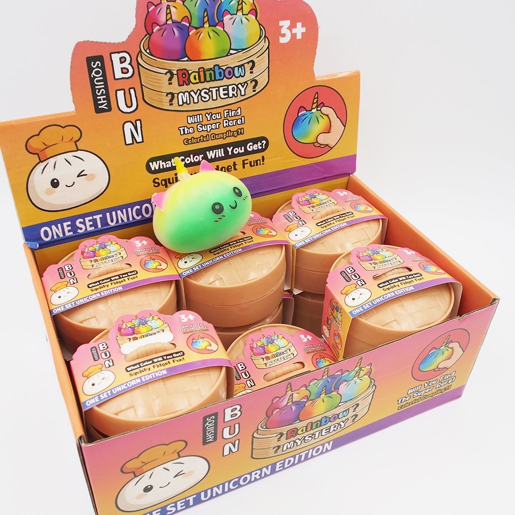 squeezy-dumpling-minkstas-antistresinis-kamuoliukas-koldunas Antistresinis kamuoliukas „Vienaragio bandelė“ (Unicorn Squishy Bun) - Image 1